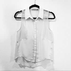 5 FOR $25 ⭐️ White Sleeveless Button Down